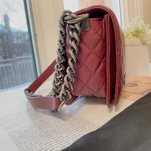 Chanel Medium Le Boy Burgundy - Picture 8 of 8